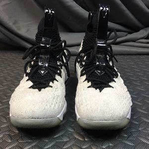 Lebron 15 size 10.5 Graffiti